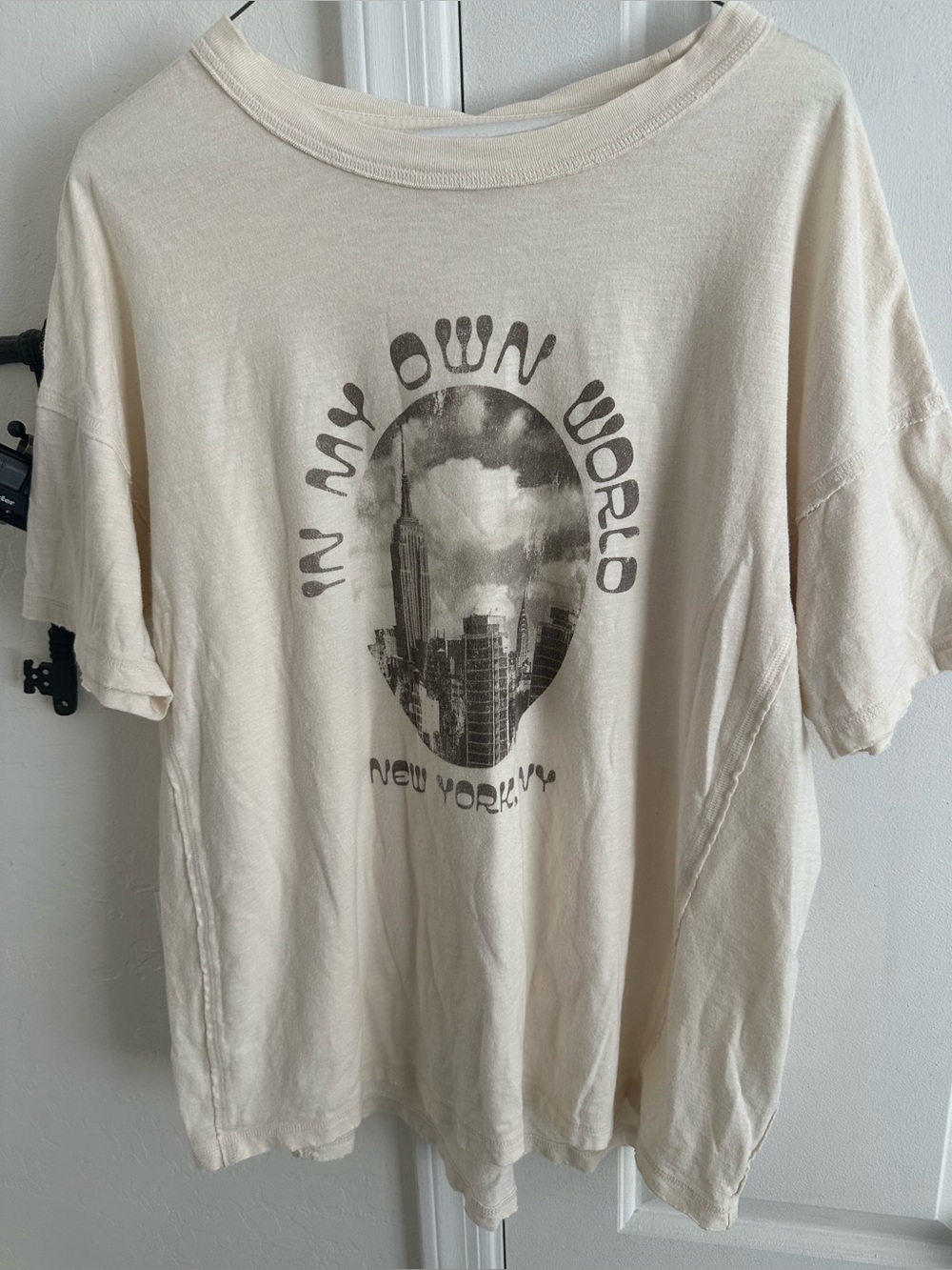 Aerie ladies New York City themed oversized tee shirt ivory color Small